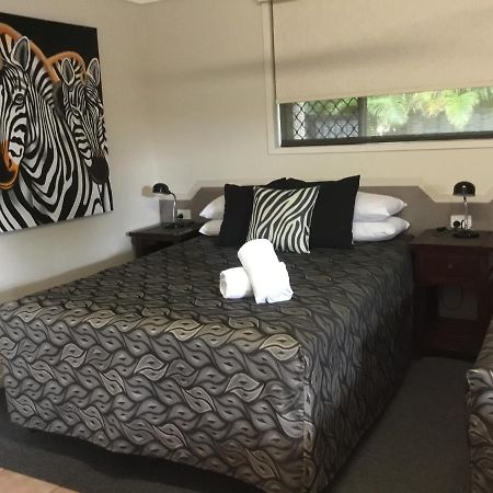 Golden Palms Motor Inn Bundaberg Exterior photo