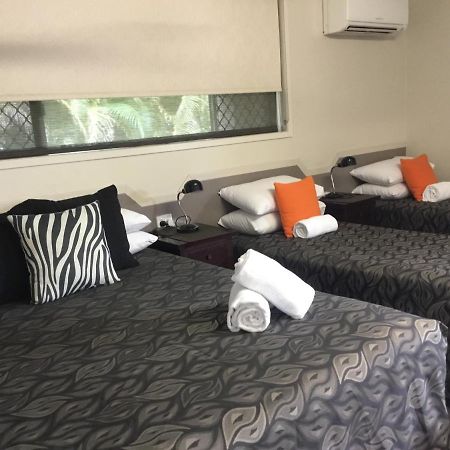 Golden Palms Motor Inn Bundaberg Exterior photo