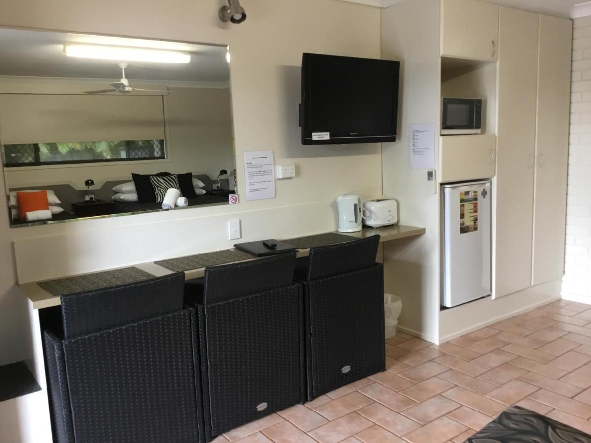 Golden Palms Motor Inn Bundaberg Exterior photo