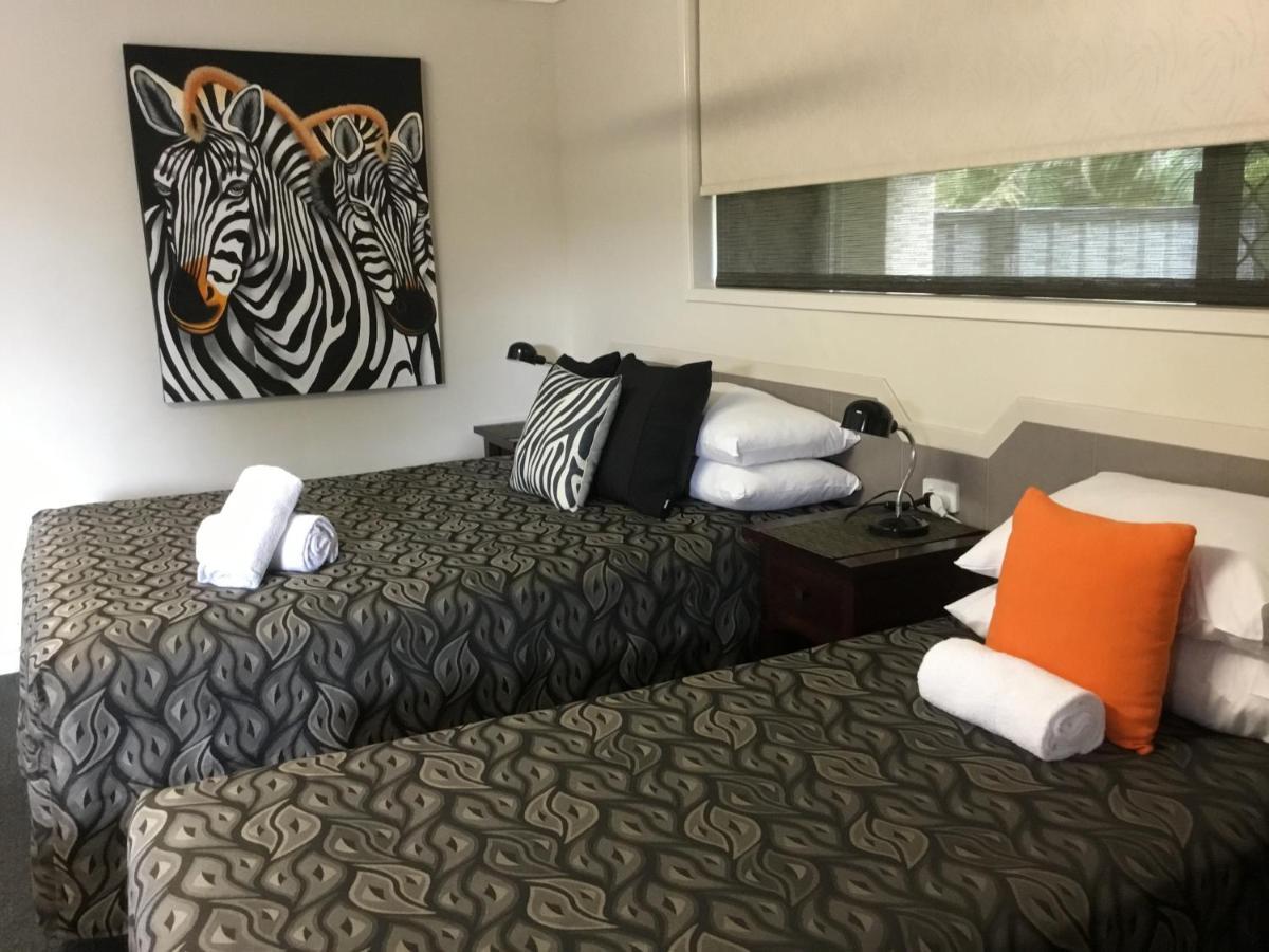 Golden Palms Motor Inn Bundaberg Exterior photo