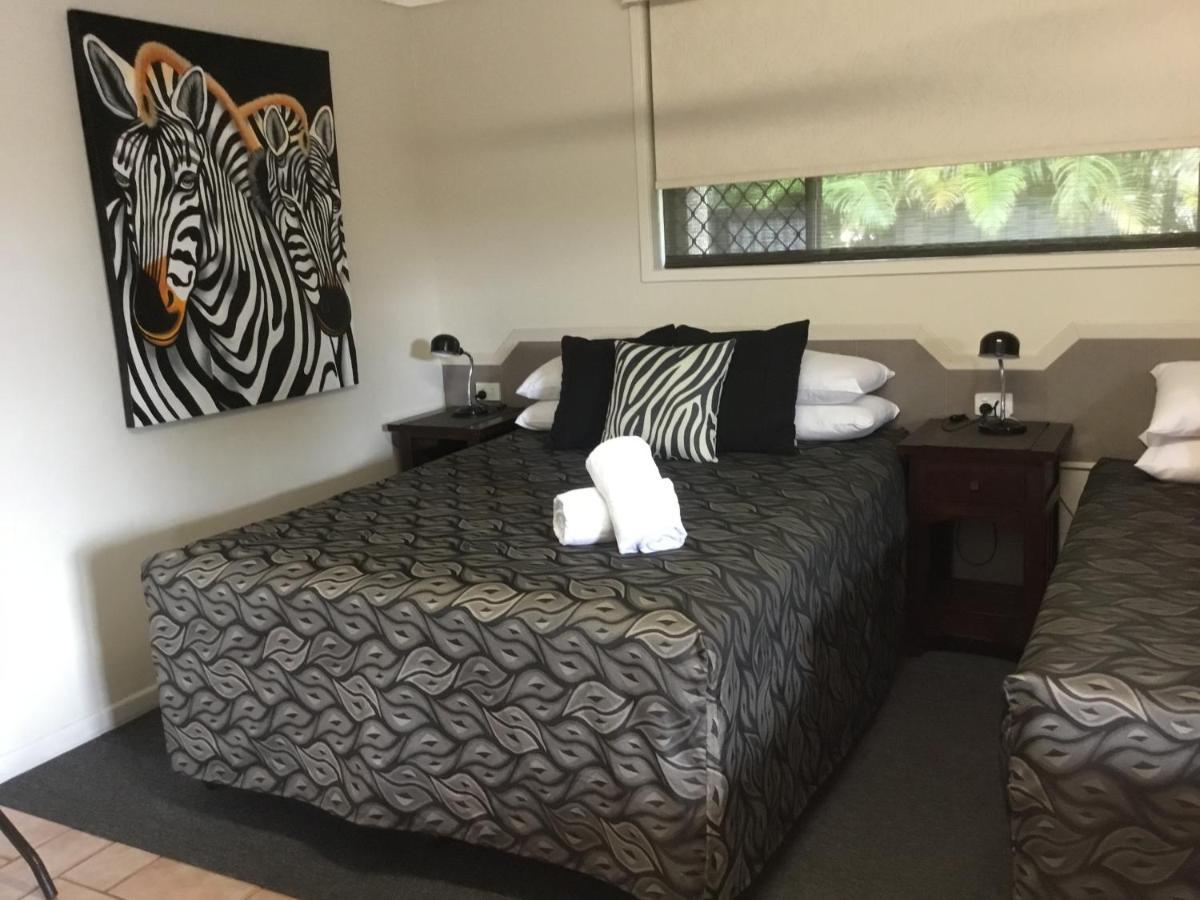 Golden Palms Motor Inn Bundaberg Exterior photo