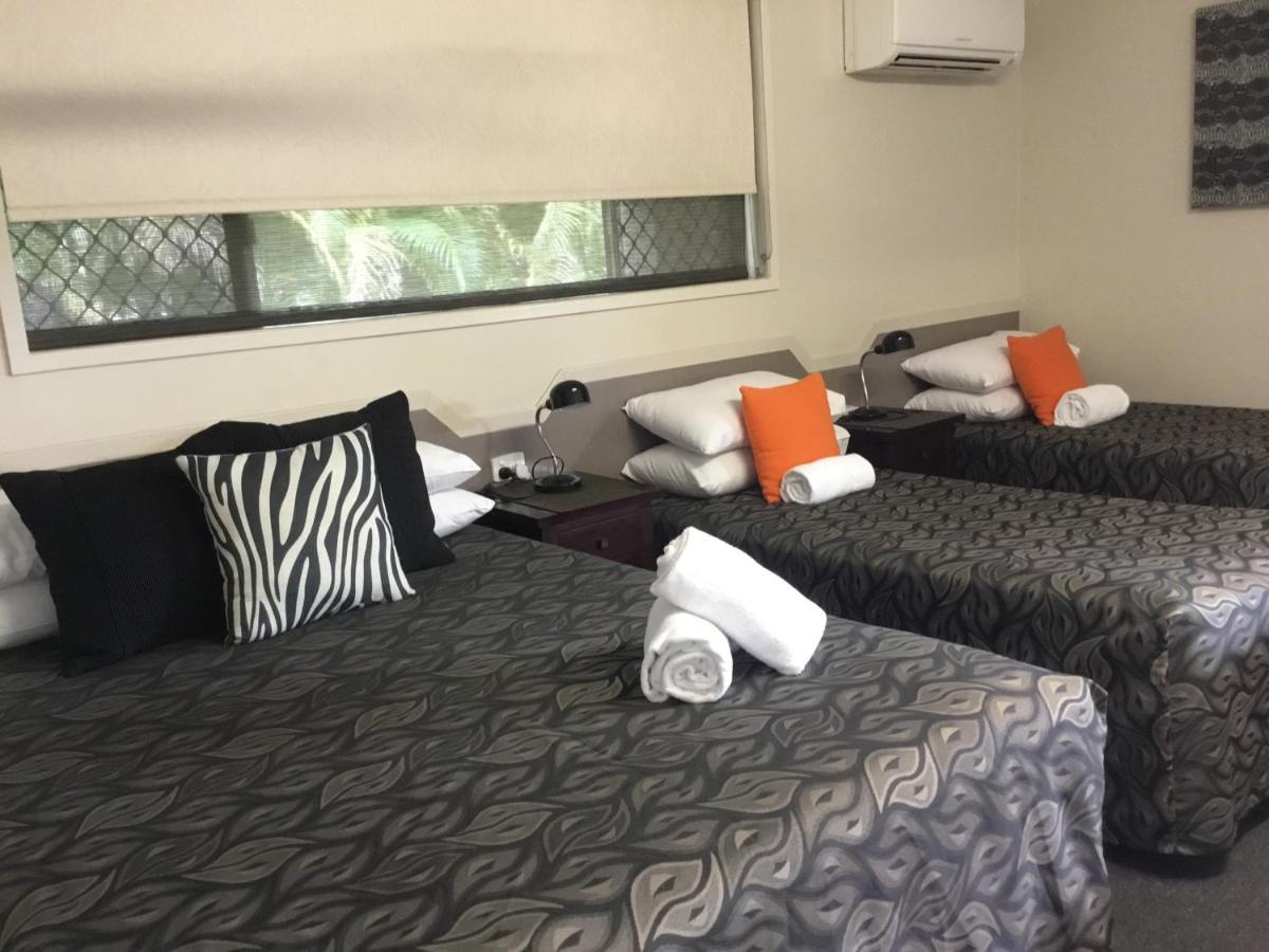 Golden Palms Motor Inn Bundaberg Exterior photo