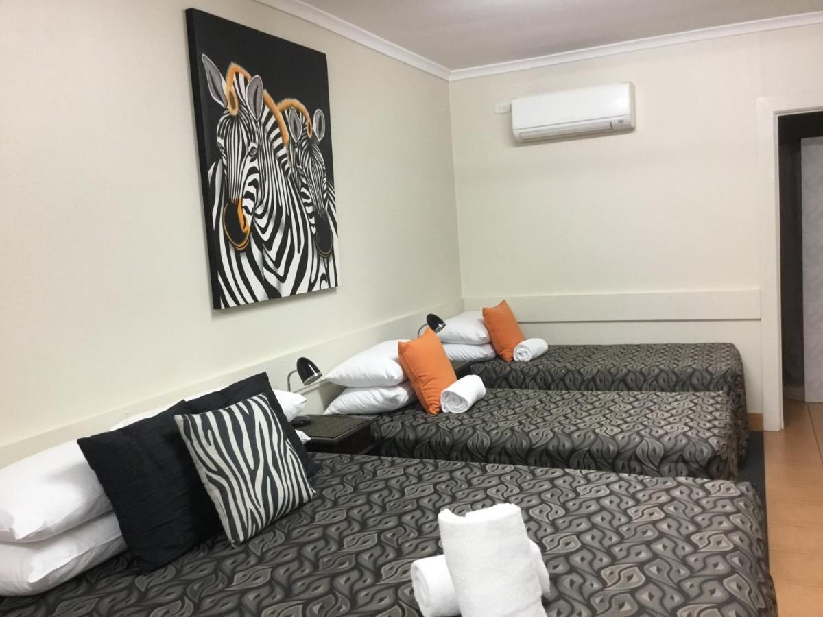 Golden Palms Motor Inn Bundaberg Exterior photo