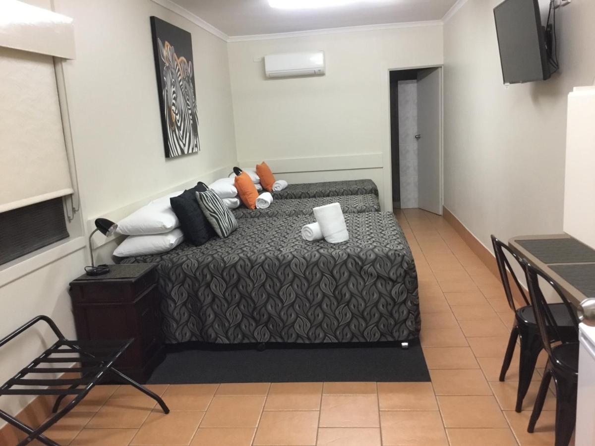 Golden Palms Motor Inn Bundaberg Exterior photo