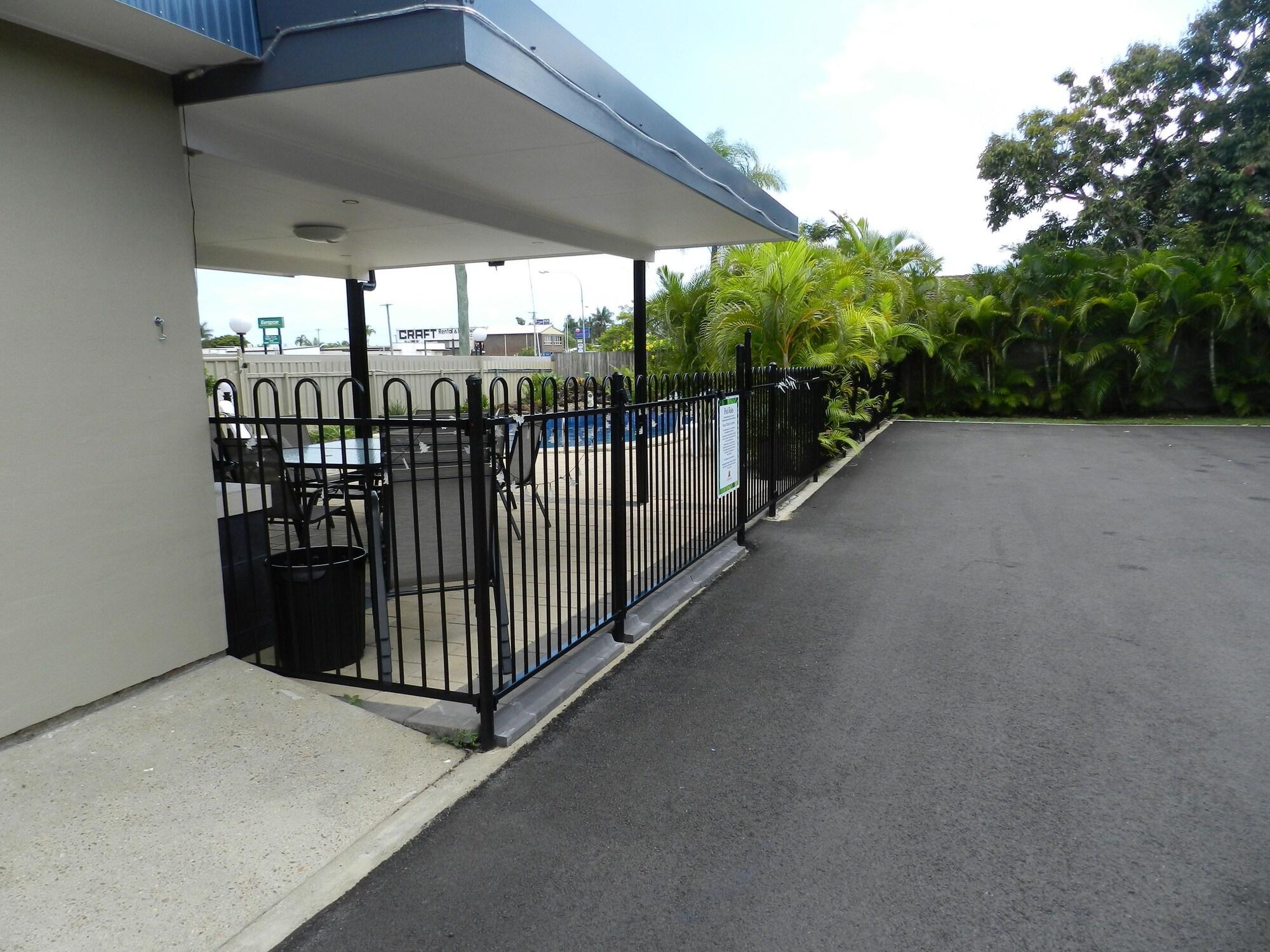 Golden Palms Motor Inn Bundaberg Exterior photo