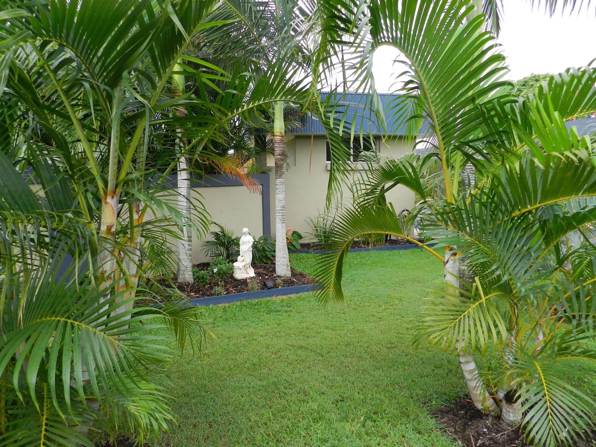 Golden Palms Motor Inn Bundaberg Exterior photo