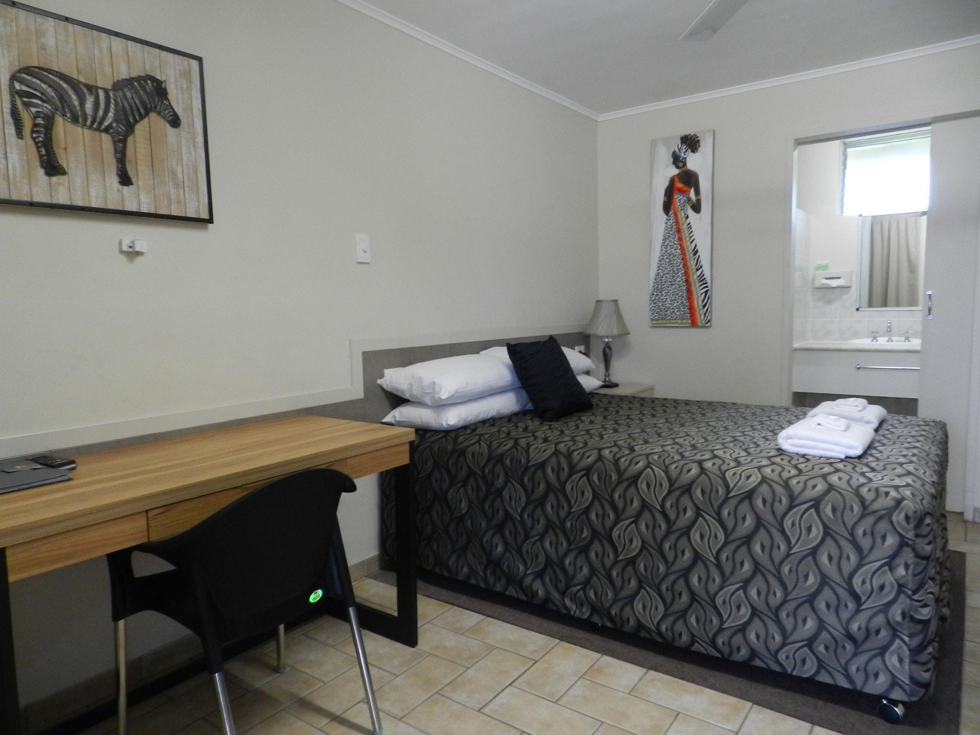 Golden Palms Motor Inn Bundaberg Exterior photo