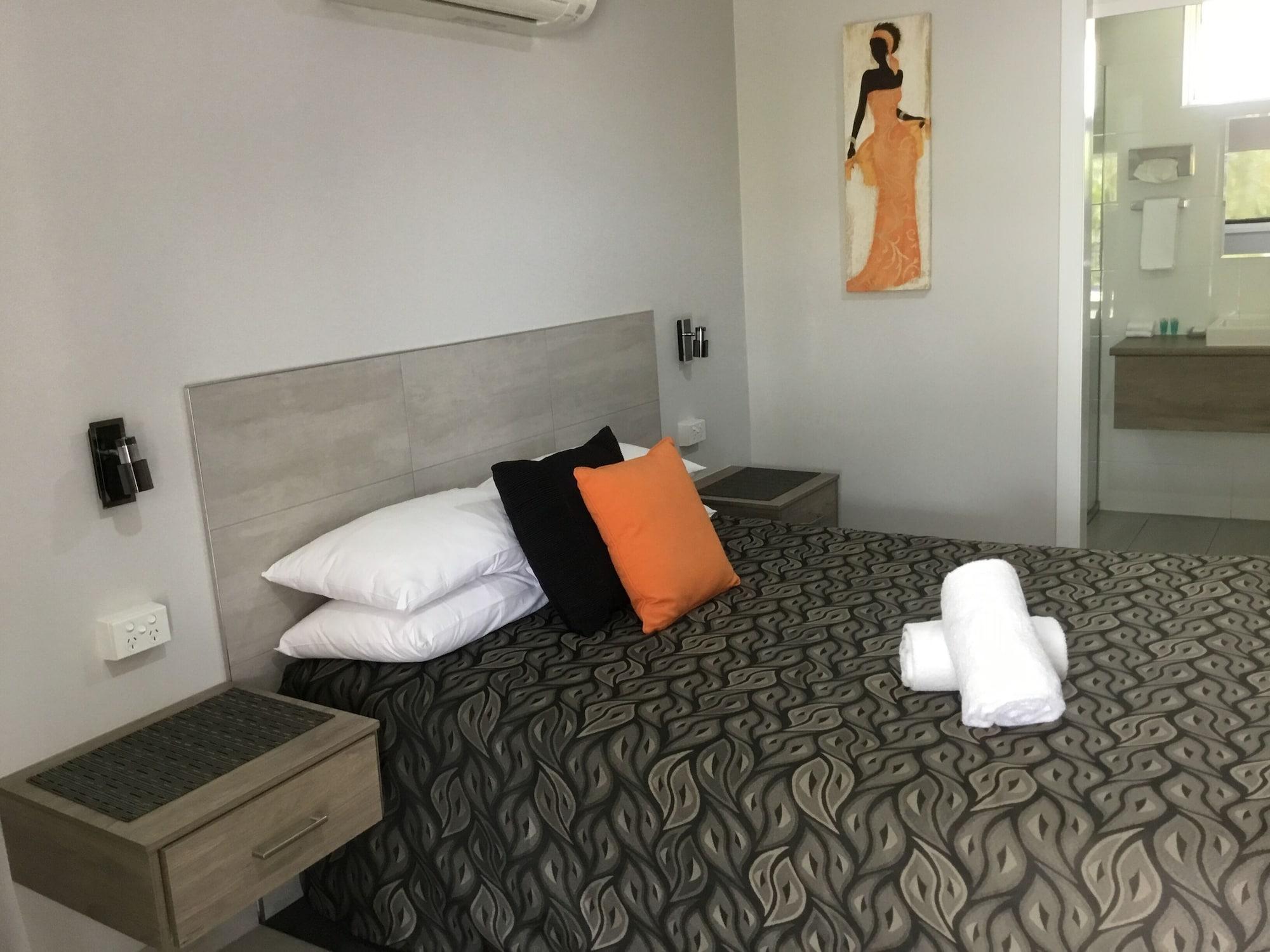Golden Palms Motor Inn Bundaberg Exterior photo
