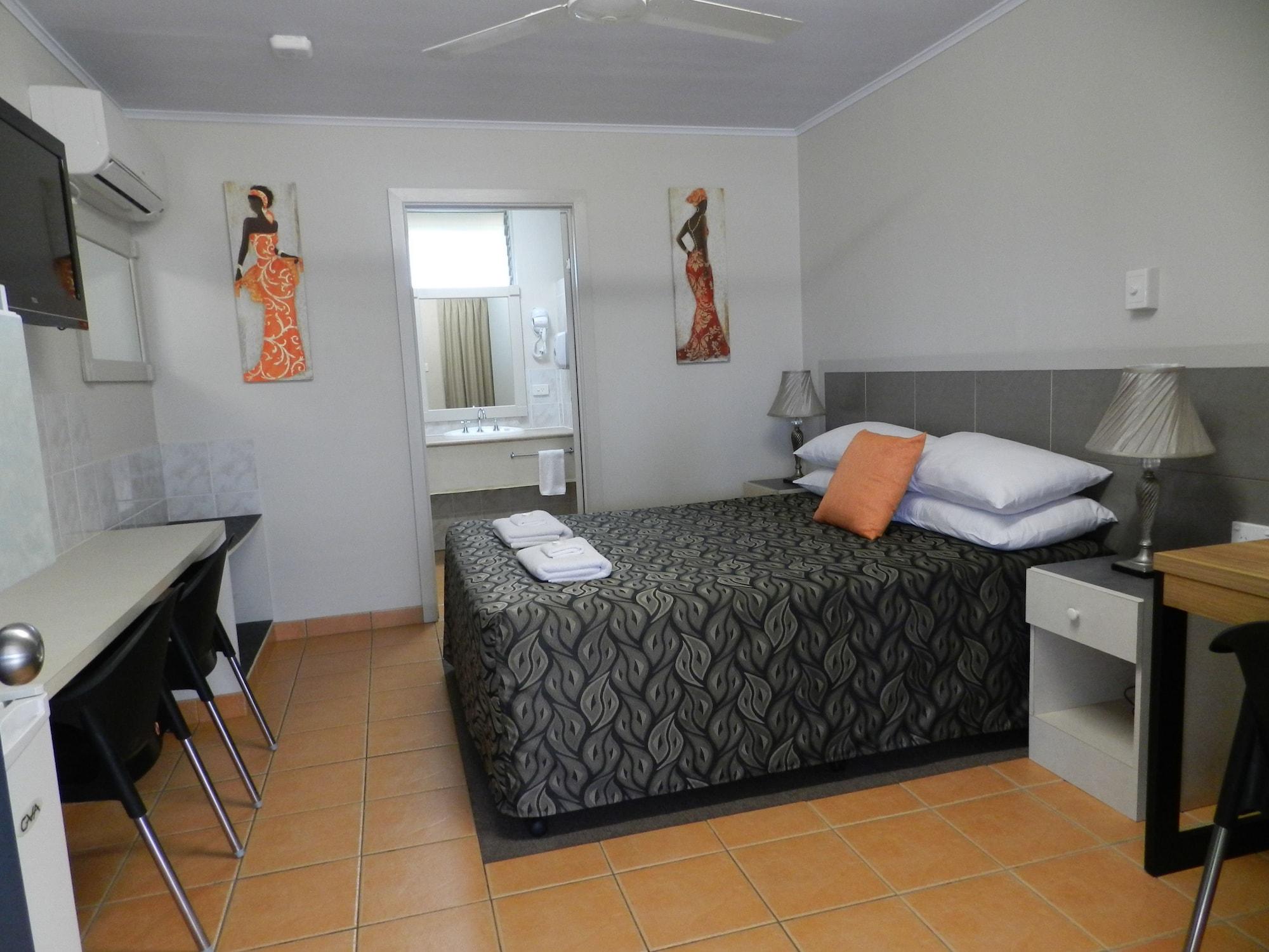Golden Palms Motor Inn Bundaberg Exterior photo