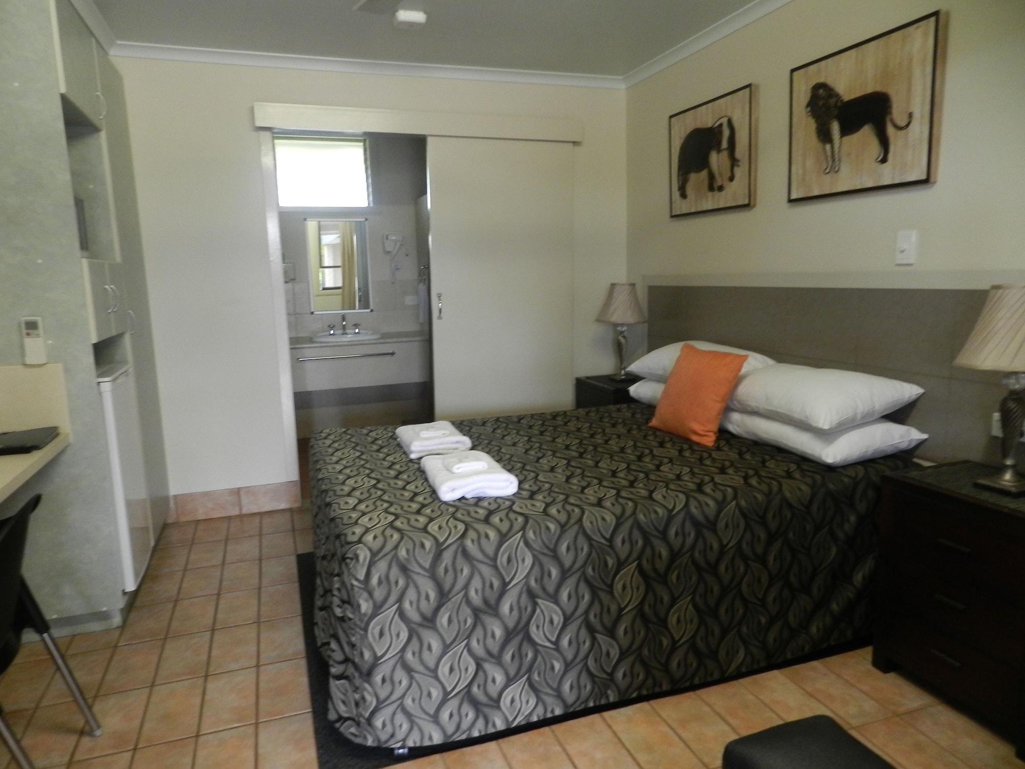 Golden Palms Motor Inn Bundaberg Exterior photo
