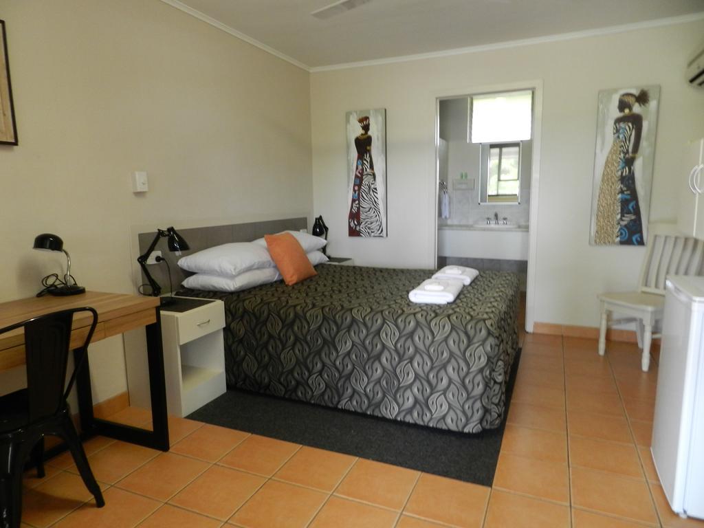 Golden Palms Motor Inn Bundaberg Exterior photo
