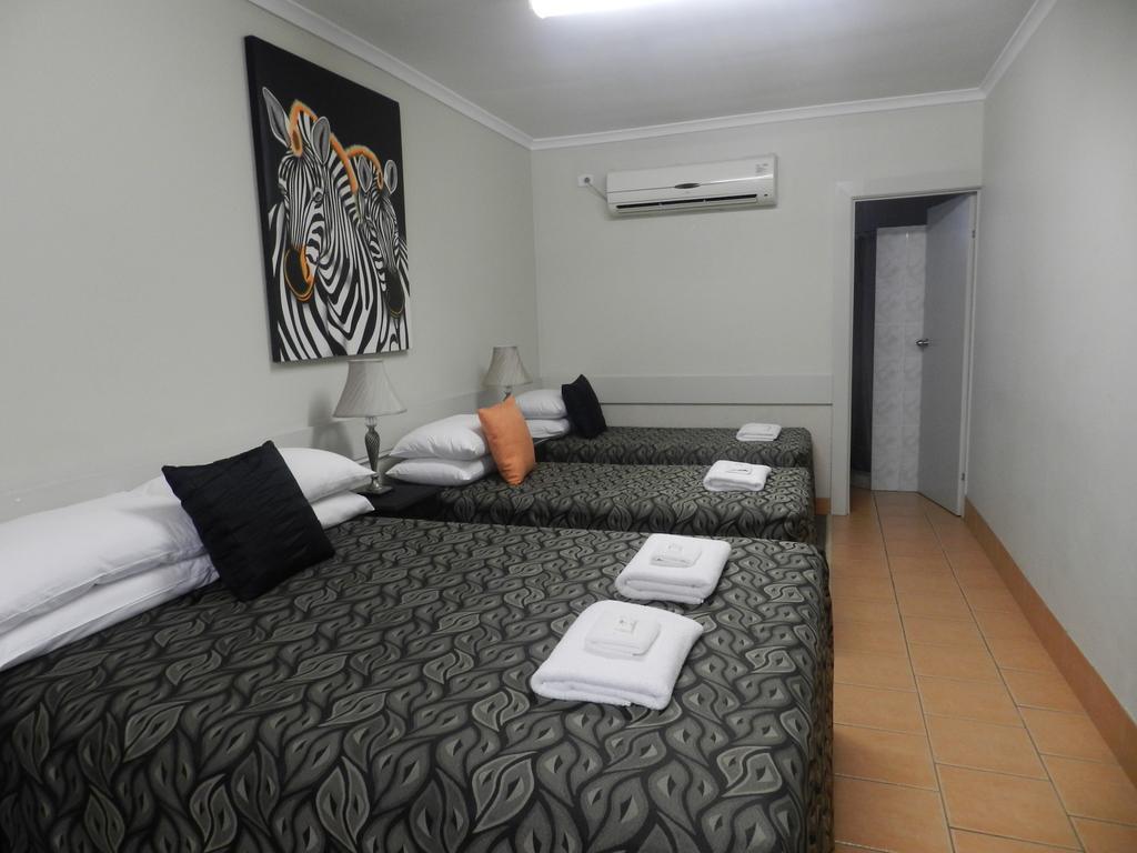 Golden Palms Motor Inn Bundaberg Exterior photo