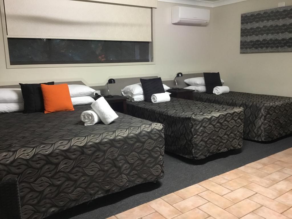 Golden Palms Motor Inn Bundaberg Exterior photo