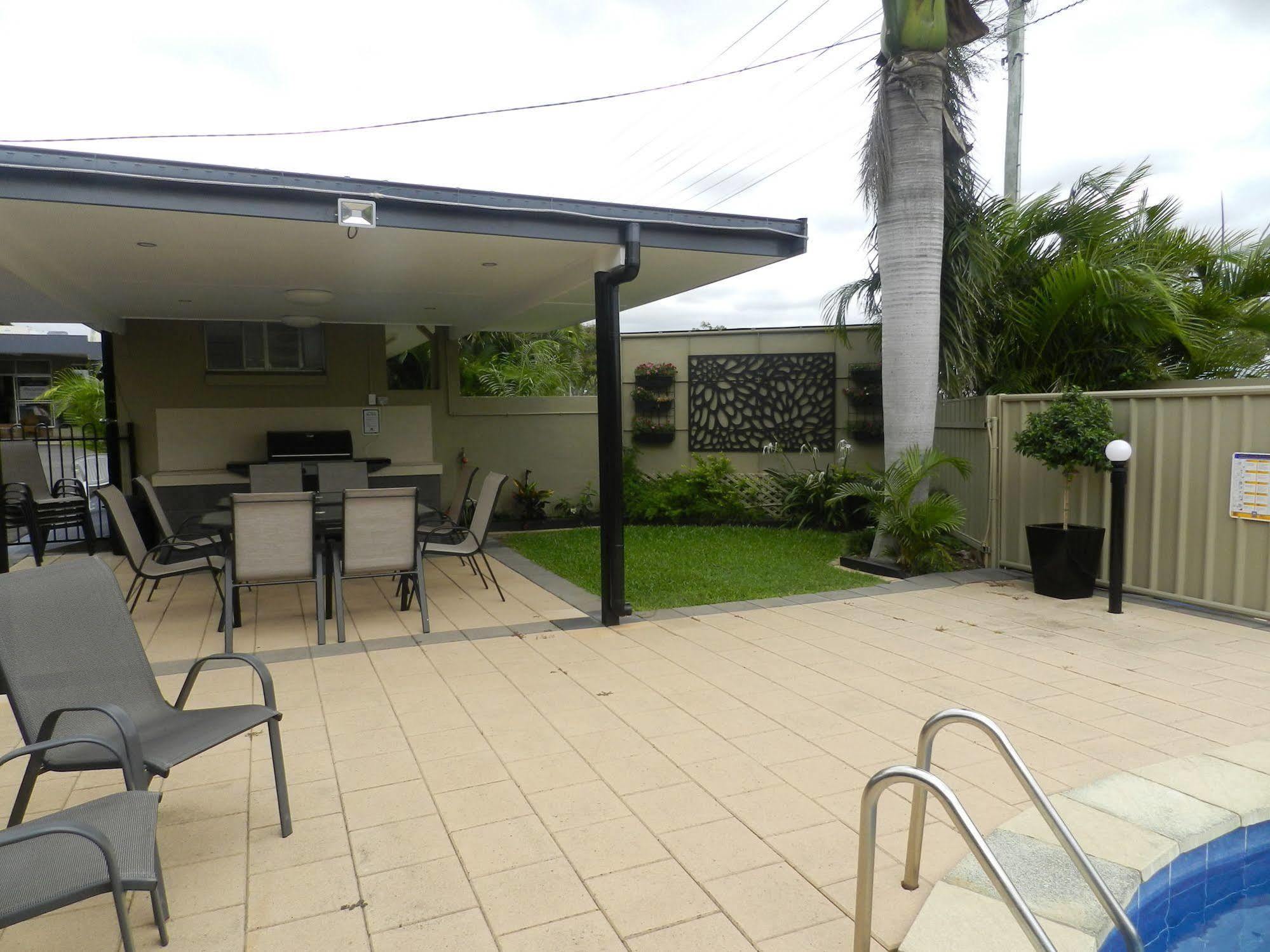 Golden Palms Motor Inn Bundaberg Exterior photo