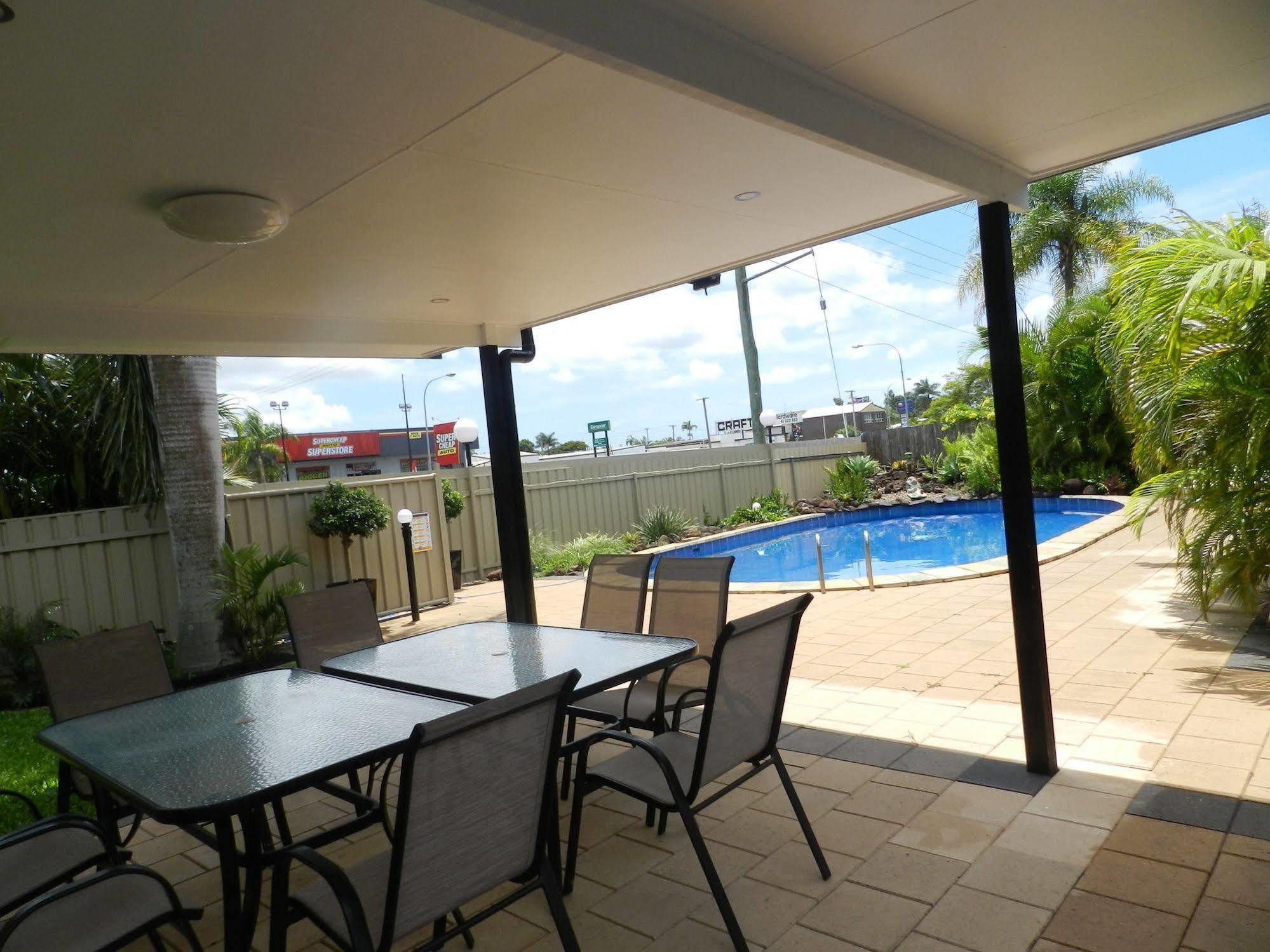 Golden Palms Motor Inn Bundaberg Exterior photo