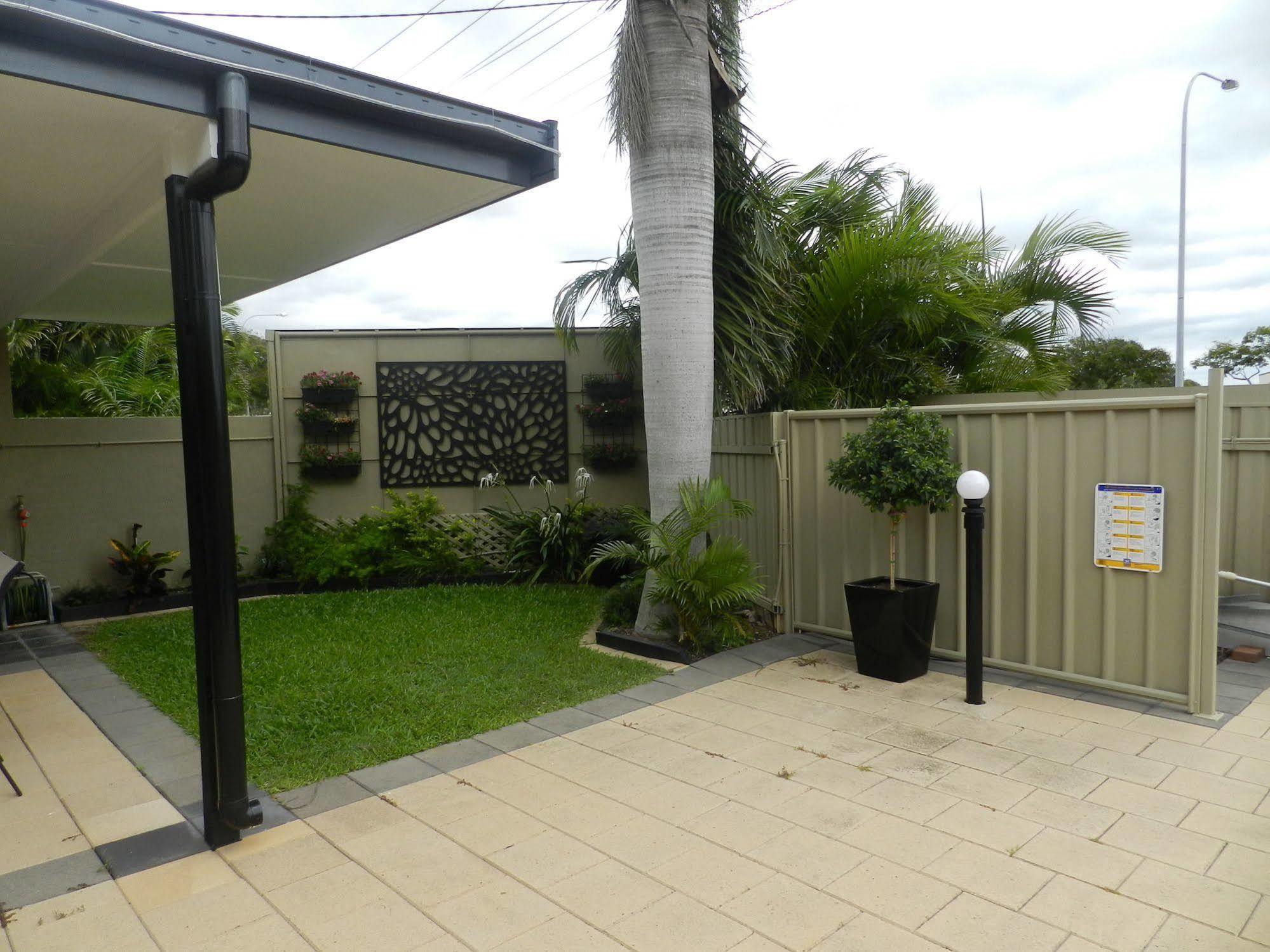Golden Palms Motor Inn Bundaberg Exterior photo
